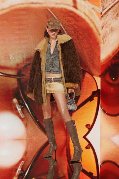 Look 32